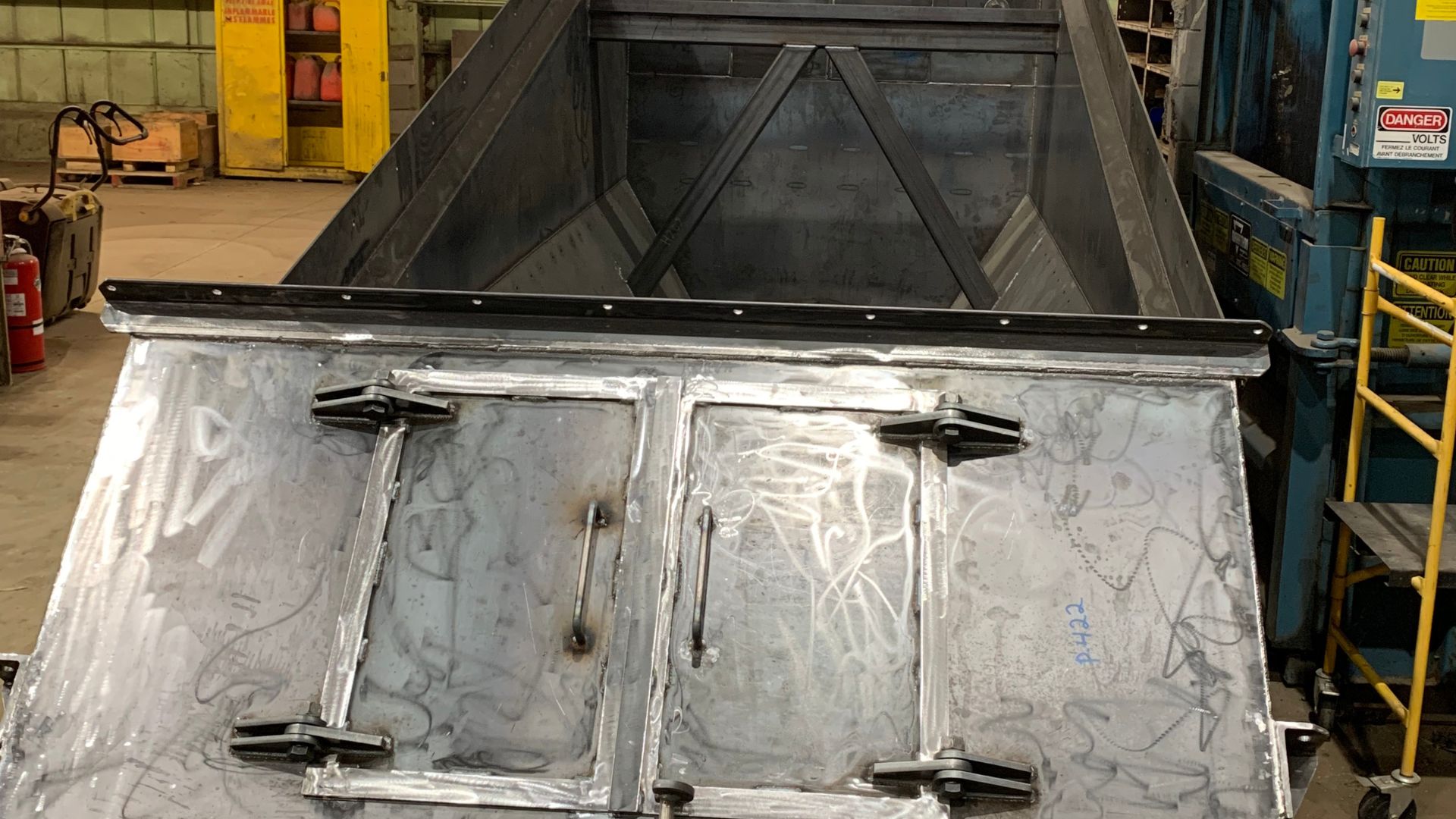 Fabrication d’une trémie dans l’atelier Plan B